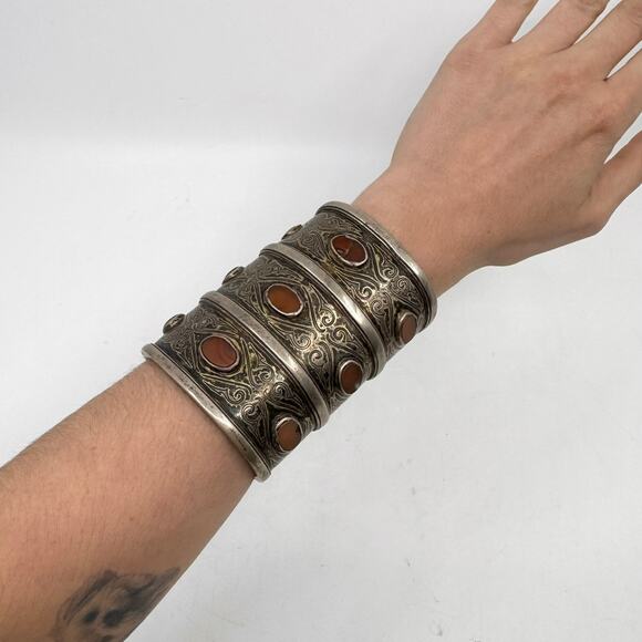 Antique Tekke Turkmen Silver Carnelian Inlay Cuff Bracelet - Picture 5 of 9